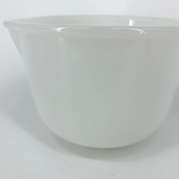 Vintage Glasbake 20 CJ for Sunbeam Milk Glass Mixing Bowl with Pour Spout - Picture 9 of 9